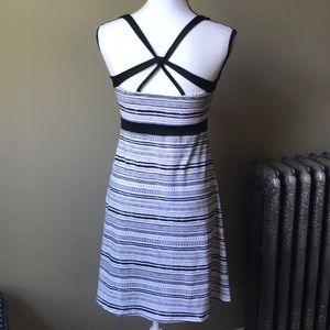 Soybu Athletic Yoga Dress Black and White Design